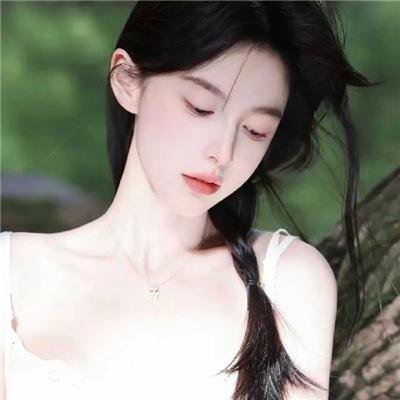 校服的裙摆